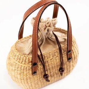 sea and grass straw pouch